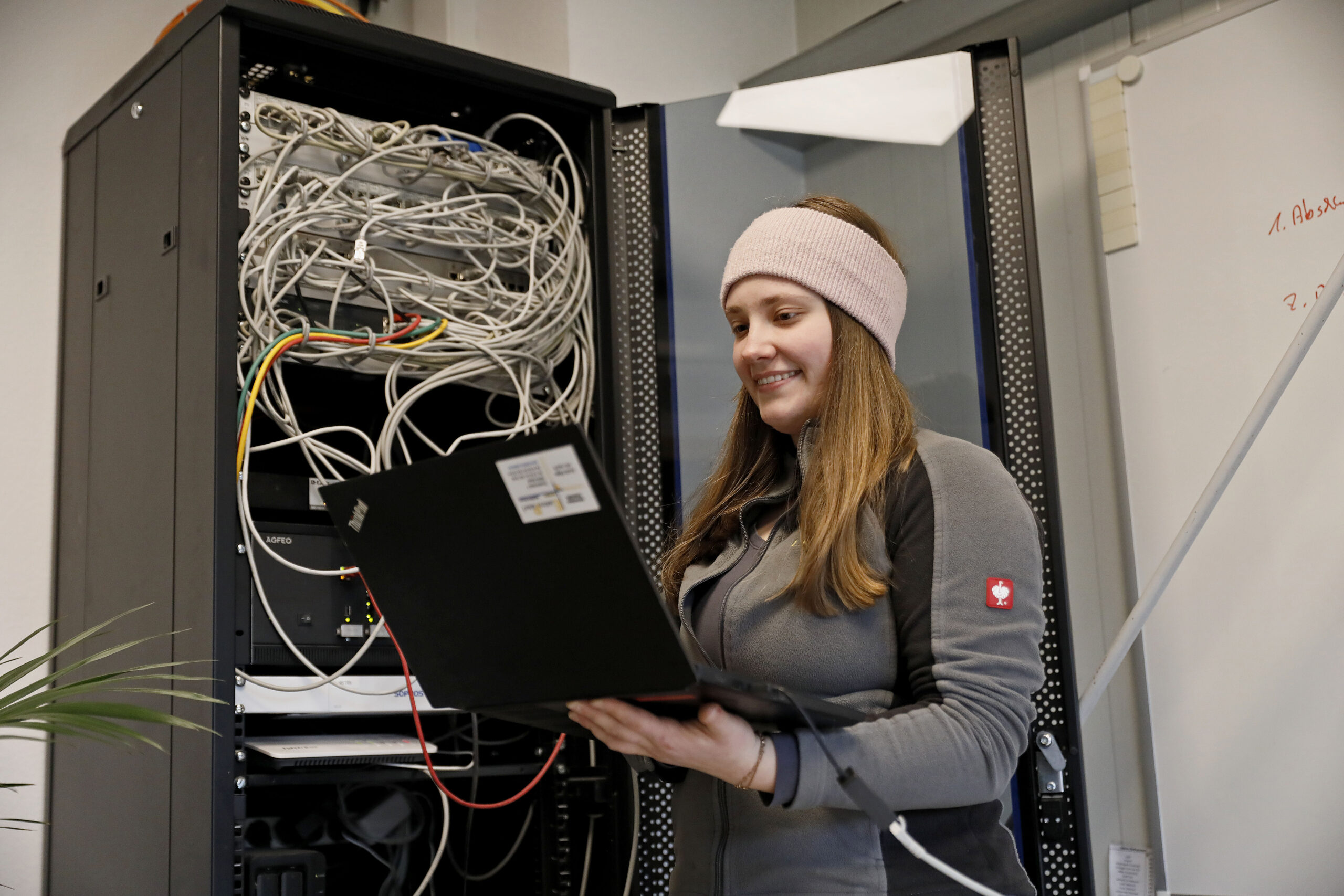 Elektro Pister Netzwerkschrank